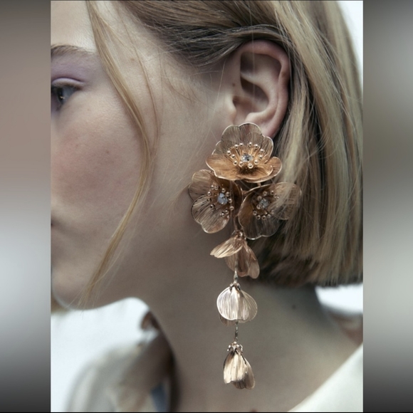 Zara Kate Middleton cascading floral earrings - Picture 4 of 10